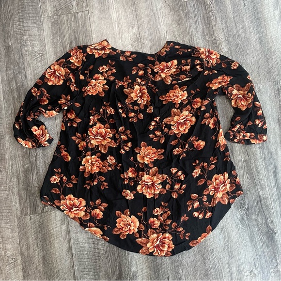 TORRID Crepe Chain Detail Floral 3/4 Sleeve Blouse - Picture 6 of 10